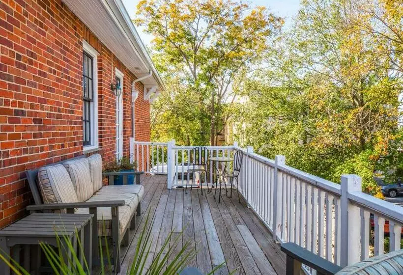 ホテル The Front Street Inn