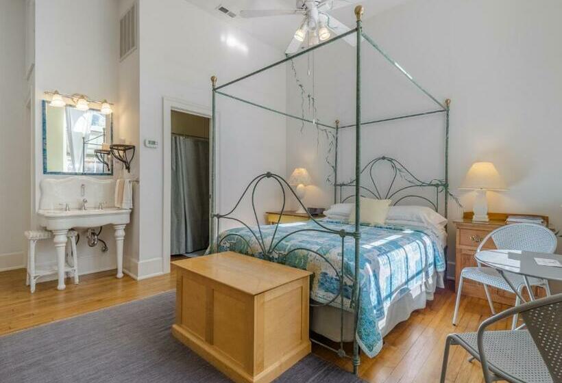 ホテル The Front Street Inn