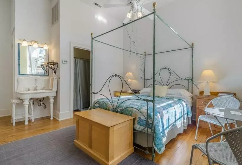 ホテル The Front Street Inn