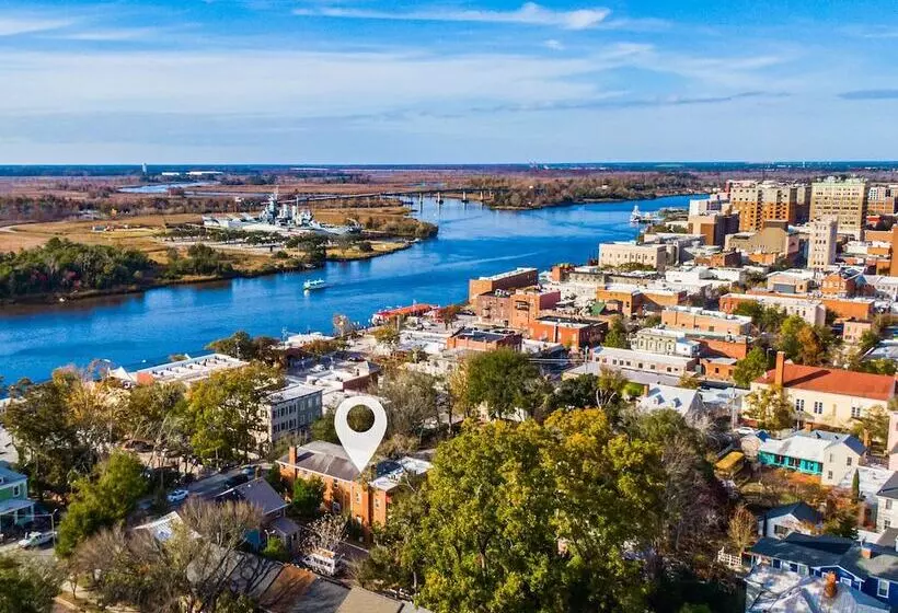 ホテル The Front Street Inn