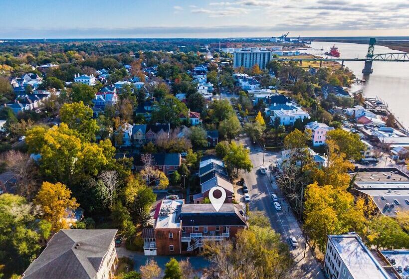 ホテル The Front Street Inn