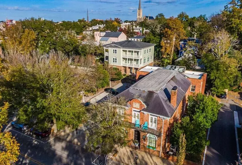 ホテル The Front Street Inn