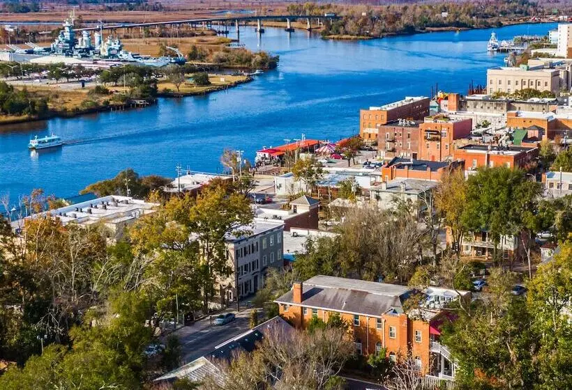 ホテル The Front Street Inn