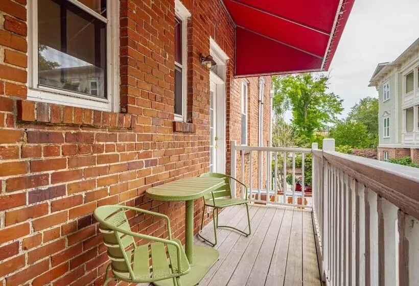 ホテル The Front Street Inn