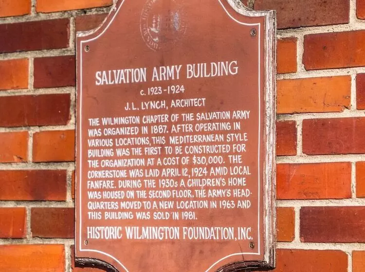 ホテル The Front Street Inn