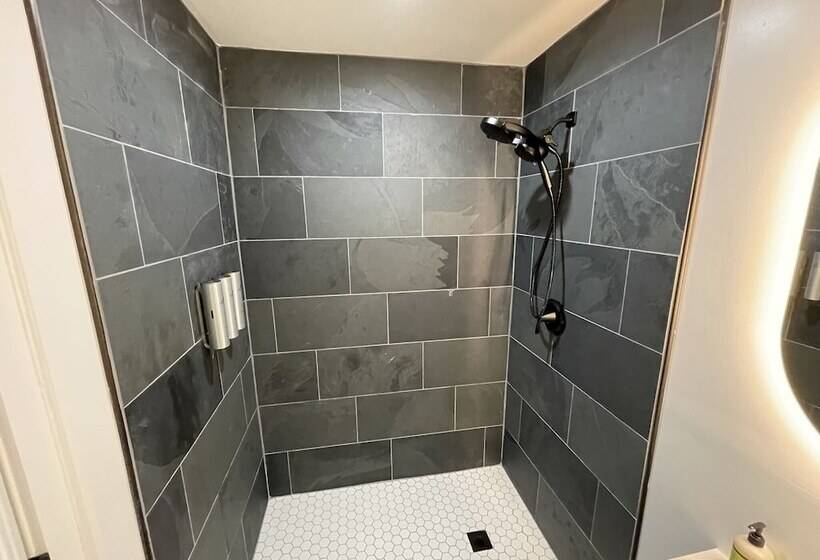 ホテル The Front Street Inn