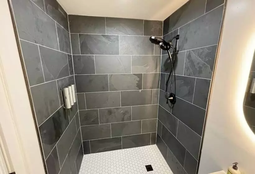 ホテル The Front Street Inn