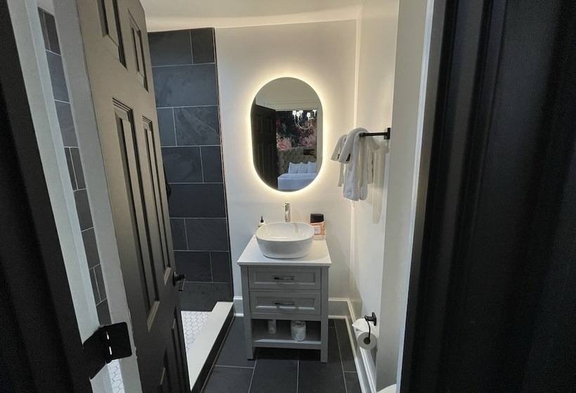 ホテル The Front Street Inn