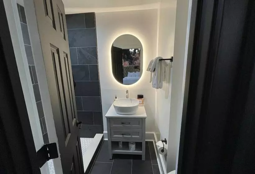 ホテル The Front Street Inn