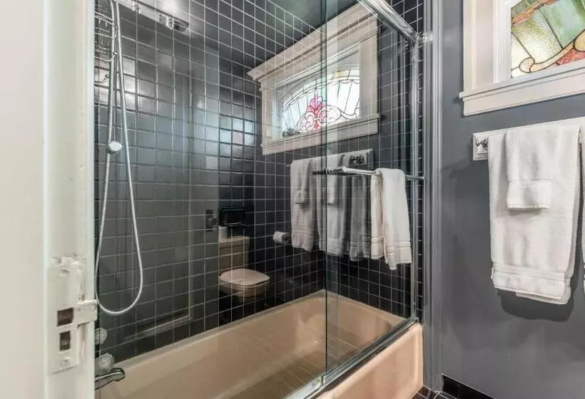 فندق Seattle Gaslight Inn