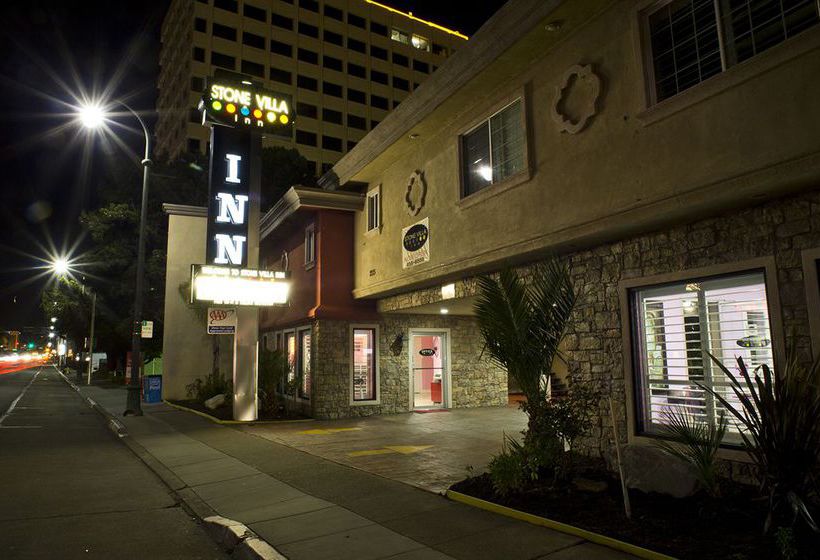 בית מלון כפרי Stone Villa Inn