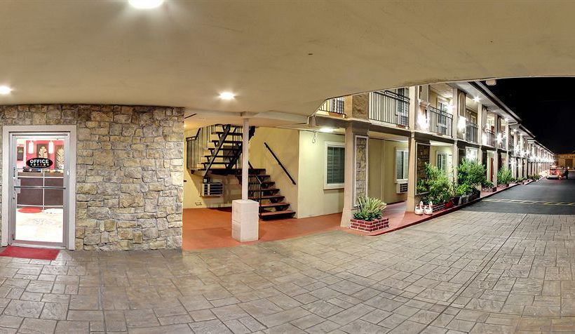 בית מלון כפרי Stone Villa Inn