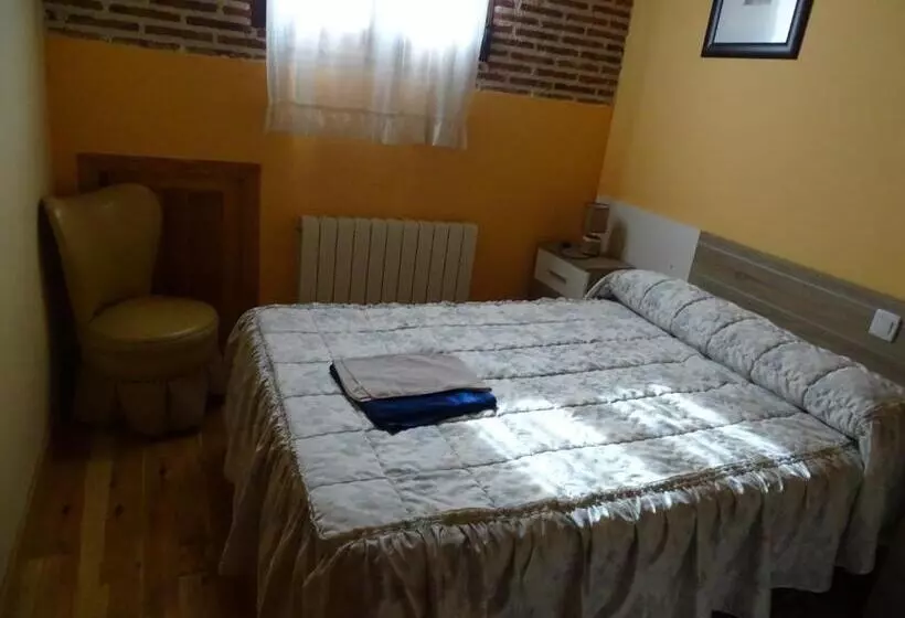 Majatalo Hostal Camino Del Cid