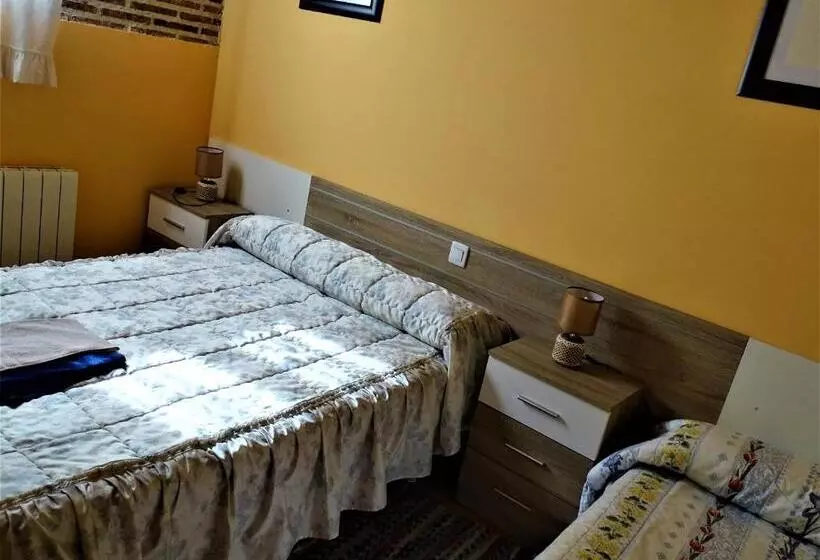 Majatalo Hostal Camino Del Cid