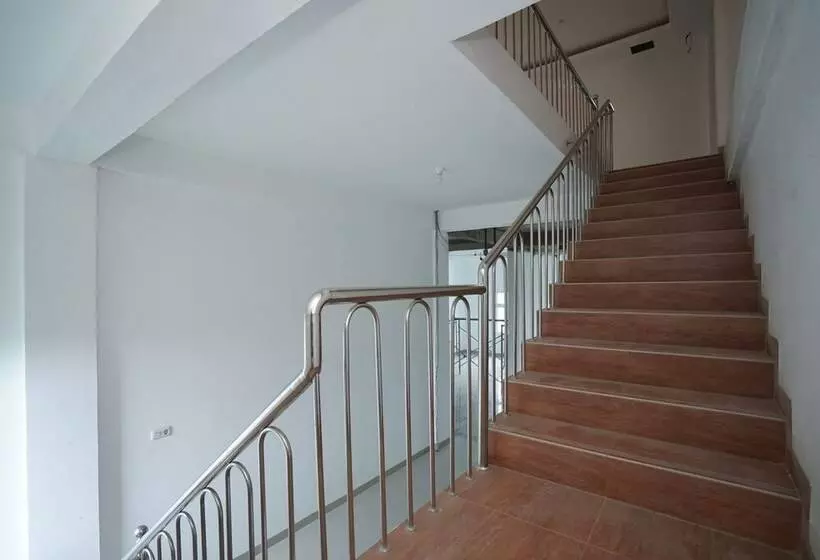 ホテル Reddoorz Near Sultan Mahmud Badaruddin Airport