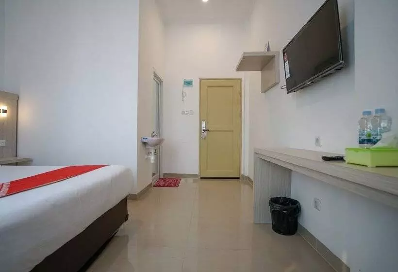 ホテル Reddoorz Near Sultan Mahmud Badaruddin Airport