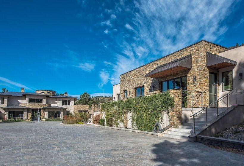 Lx1a: Luxury Contemporary Villa In The Middle Of Nature