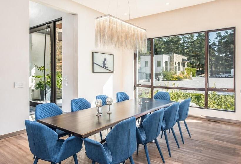 Lx1a: Luxury Contemporary Villa In The Middle Of Nature