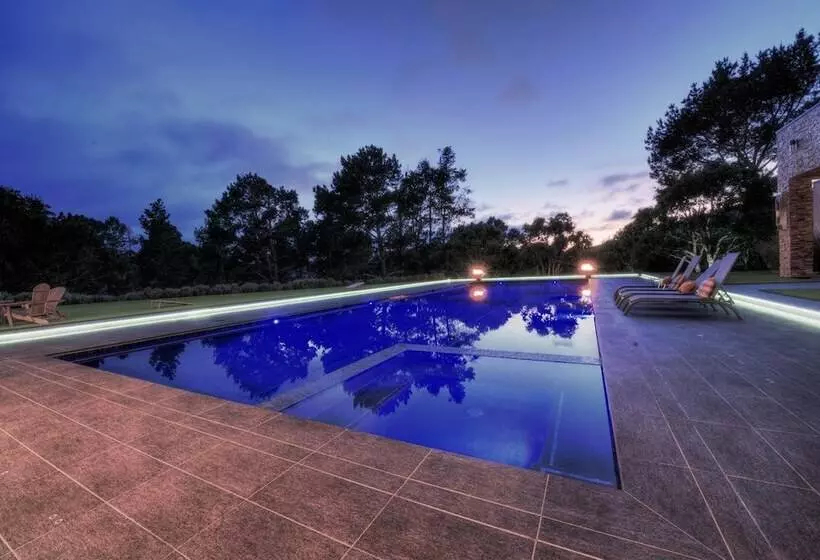Lx1a: Luxury Contemporary Villa In The Middle Of Nature