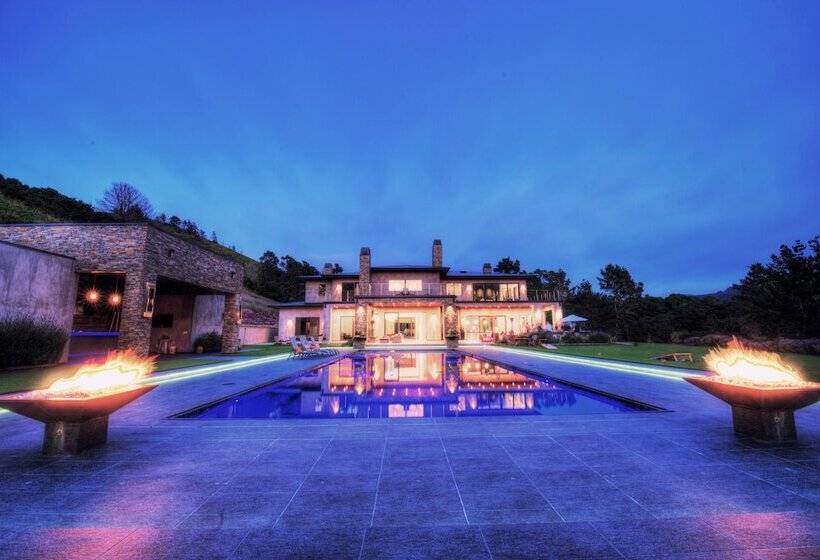 Lx1a: Luxury Contemporary Villa In The Middle Of Nature