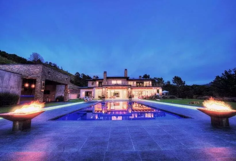 Lx1a: Luxury Contemporary Villa In The Middle Of Nature