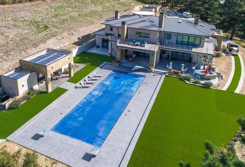 Lx1a: Luxury Contemporary Villa In The Middle Of Nature