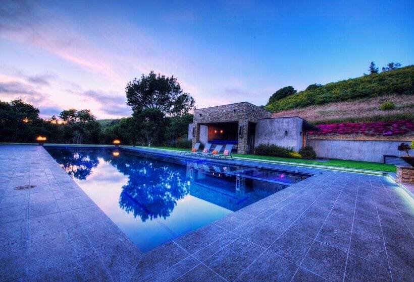 Lx1a: Luxury Contemporary Villa In The Middle Of Nature