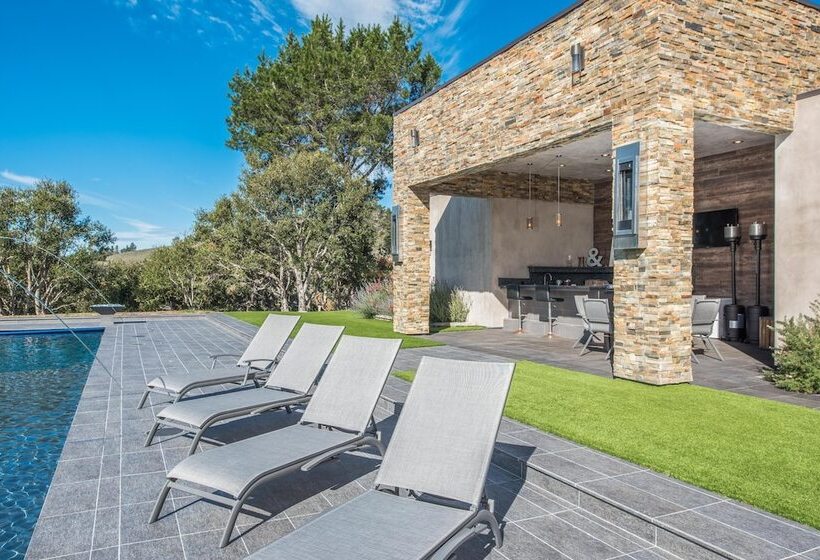 Lx1a: Luxury Contemporary Villa In The Middle Of Nature