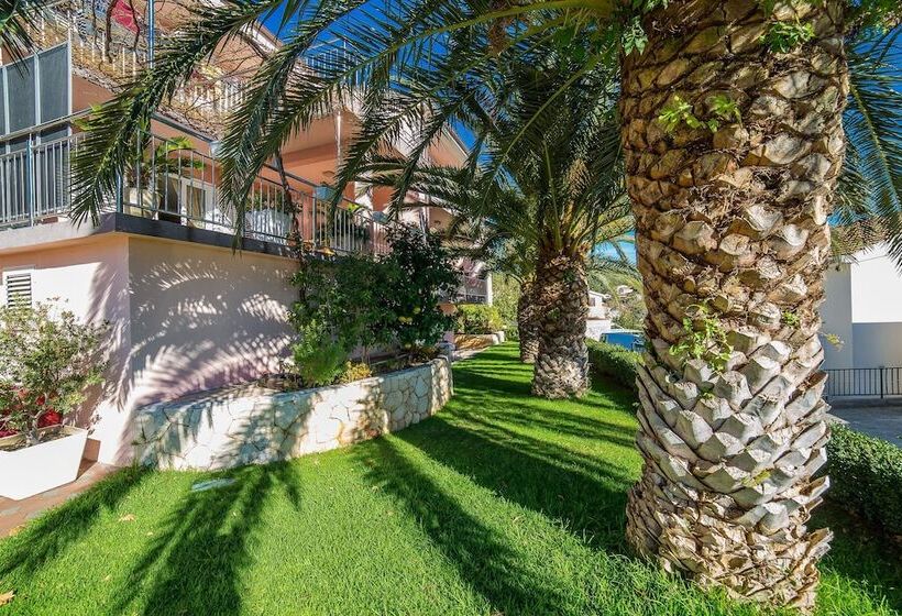 Apartments The Palms