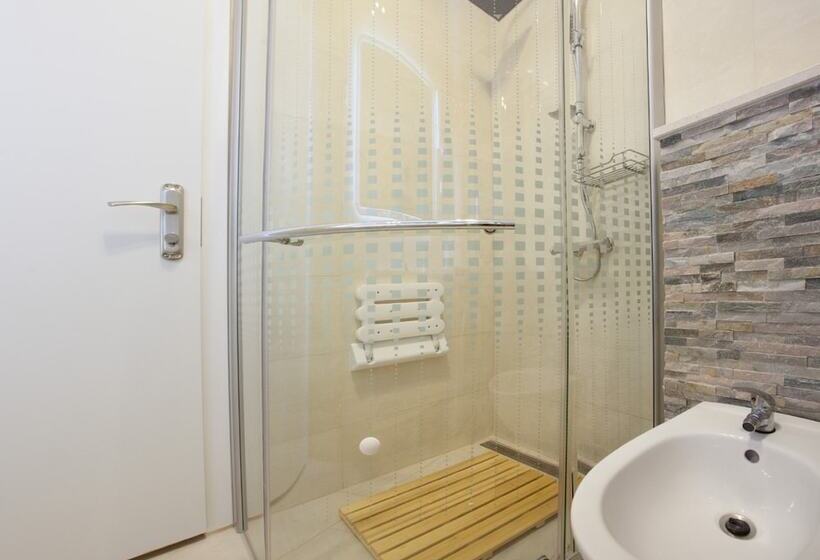 Chic Apartment In Center