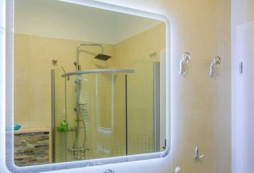 Chic Apartment In Center