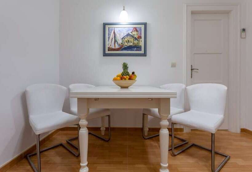 Chic Apartment In Center