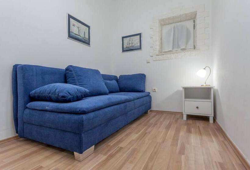 Chic Apartment In Center