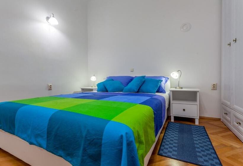 Chic Apartment In Center