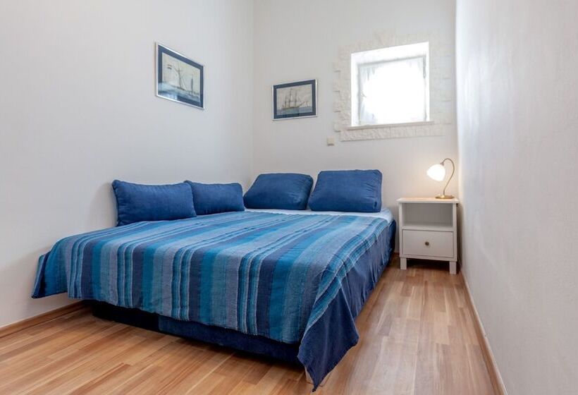 Chic Apartment In Center