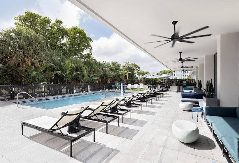 Comfort Inn & Suites Miami International Airport