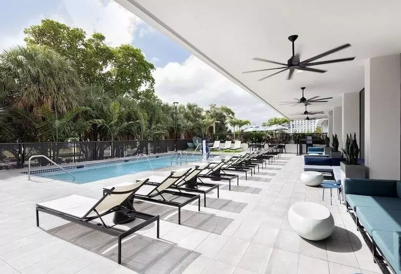 Comfort Inn & Suites Miami International Airport