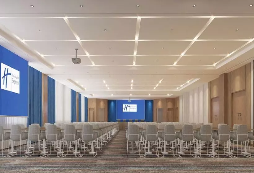 Hotelli Holiday Inn Express Lishui City Center By Ihg