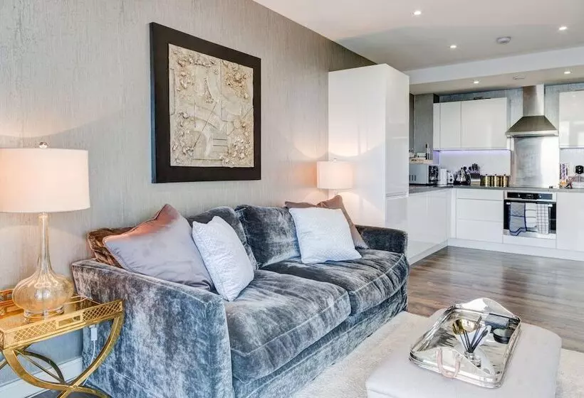 Kew Eye Apartments Kew