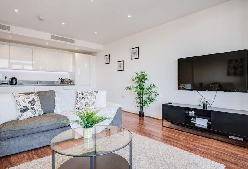 Kew Eye Apartments Kew