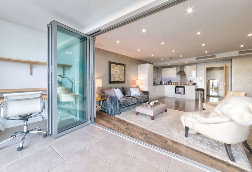 Kew Eye Apartments Kew