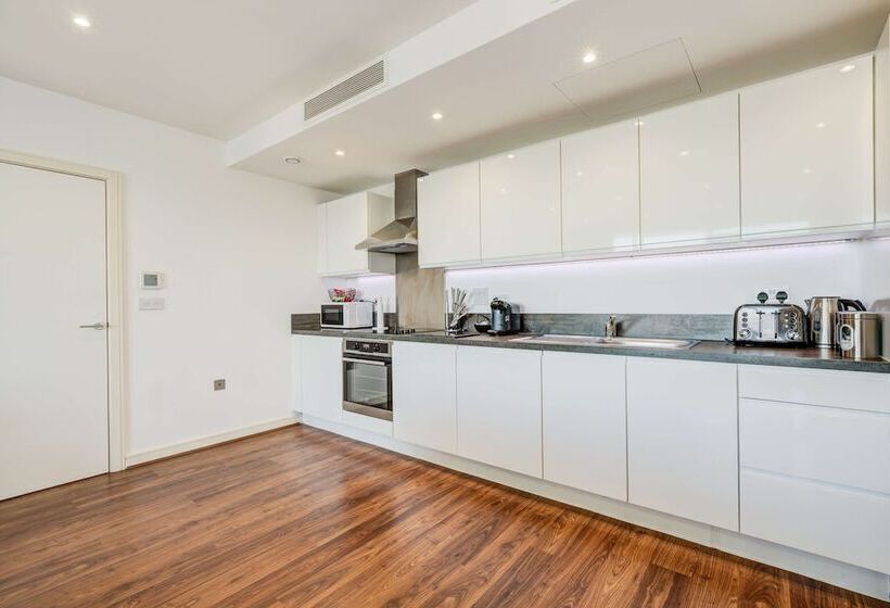 Kew Eye Apartments Kew