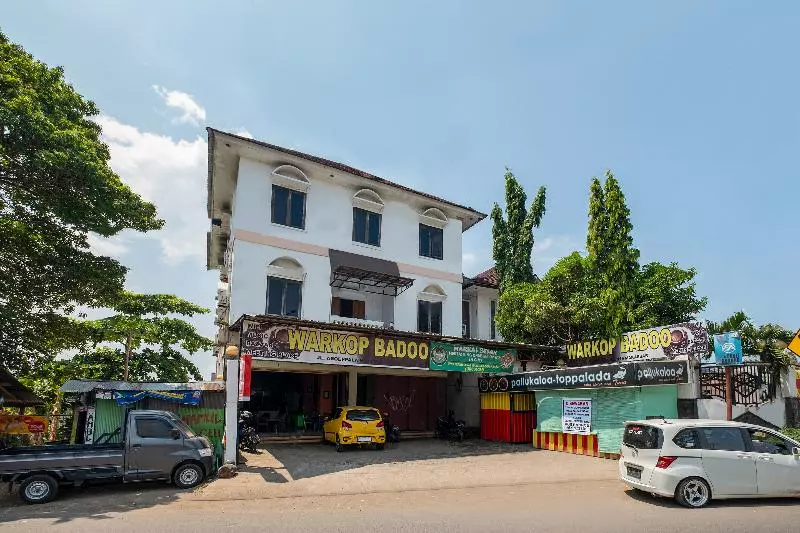 ホテル Oyo 1906 Zhafira Residence