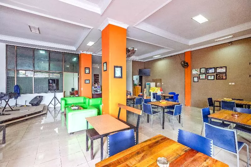 ホテル Oyo 1906 Zhafira Residence