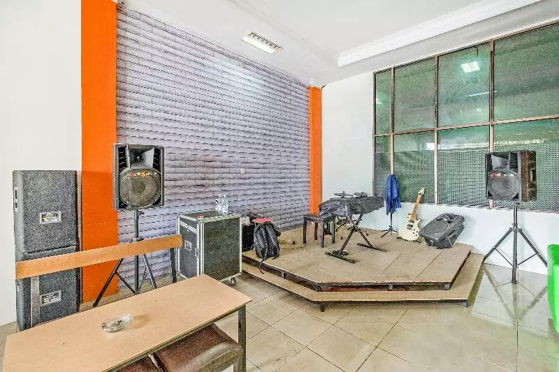 ホテル Oyo 1906 Zhafira Residence