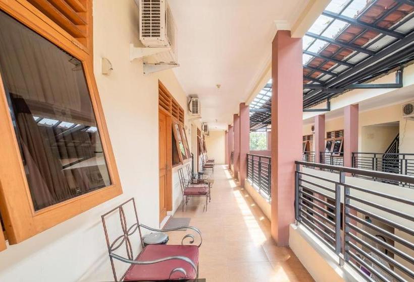 Hotel Oyo 2121 Pondok Nazwa