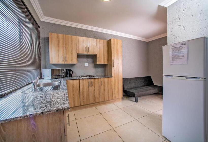 Khayalami Hotel   Emalahleni