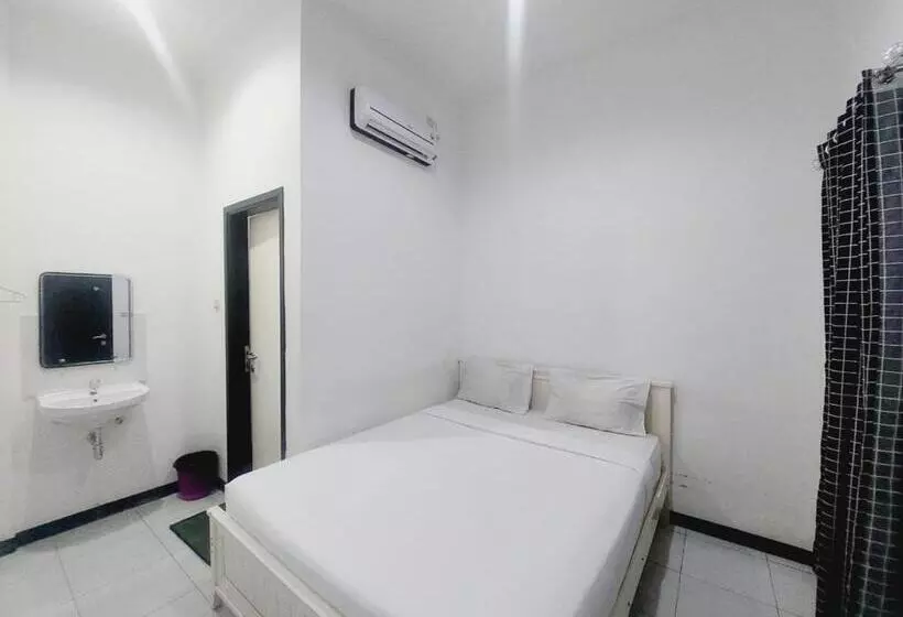 ホテル Cozy Stay Kupang