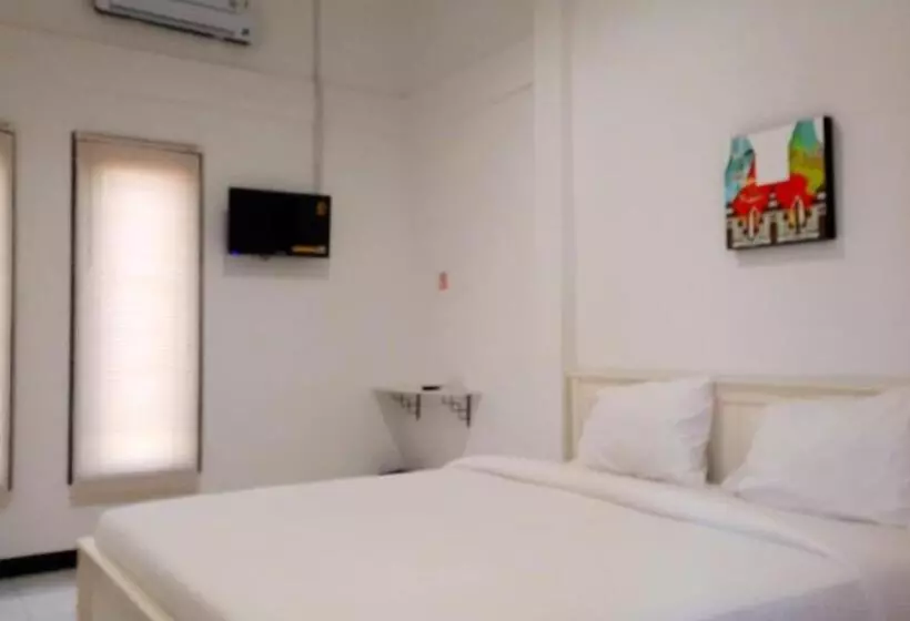 ホテル Cozy Stay Kupang