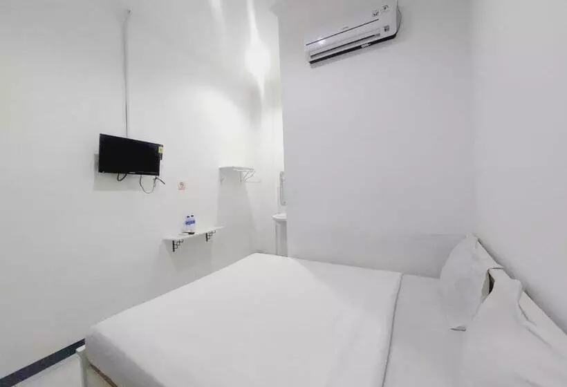 ホテル Cozy Stay Kupang